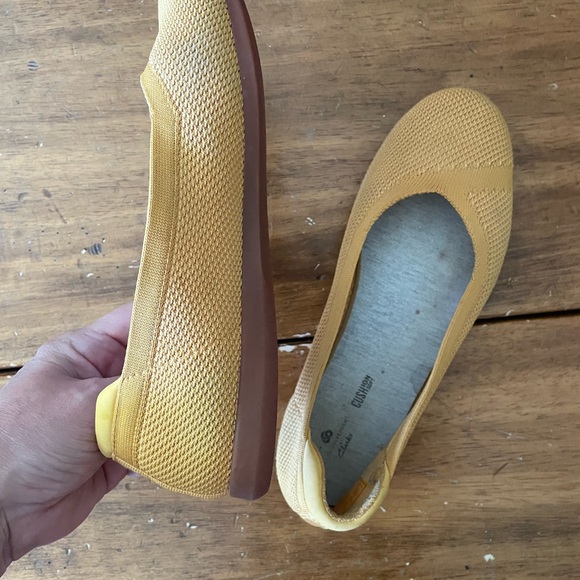 Clarks Womens Loafers Flats Shoes Mustard Yellow Slip On Flex Knit Comfort 7 - Picture 5 of 6